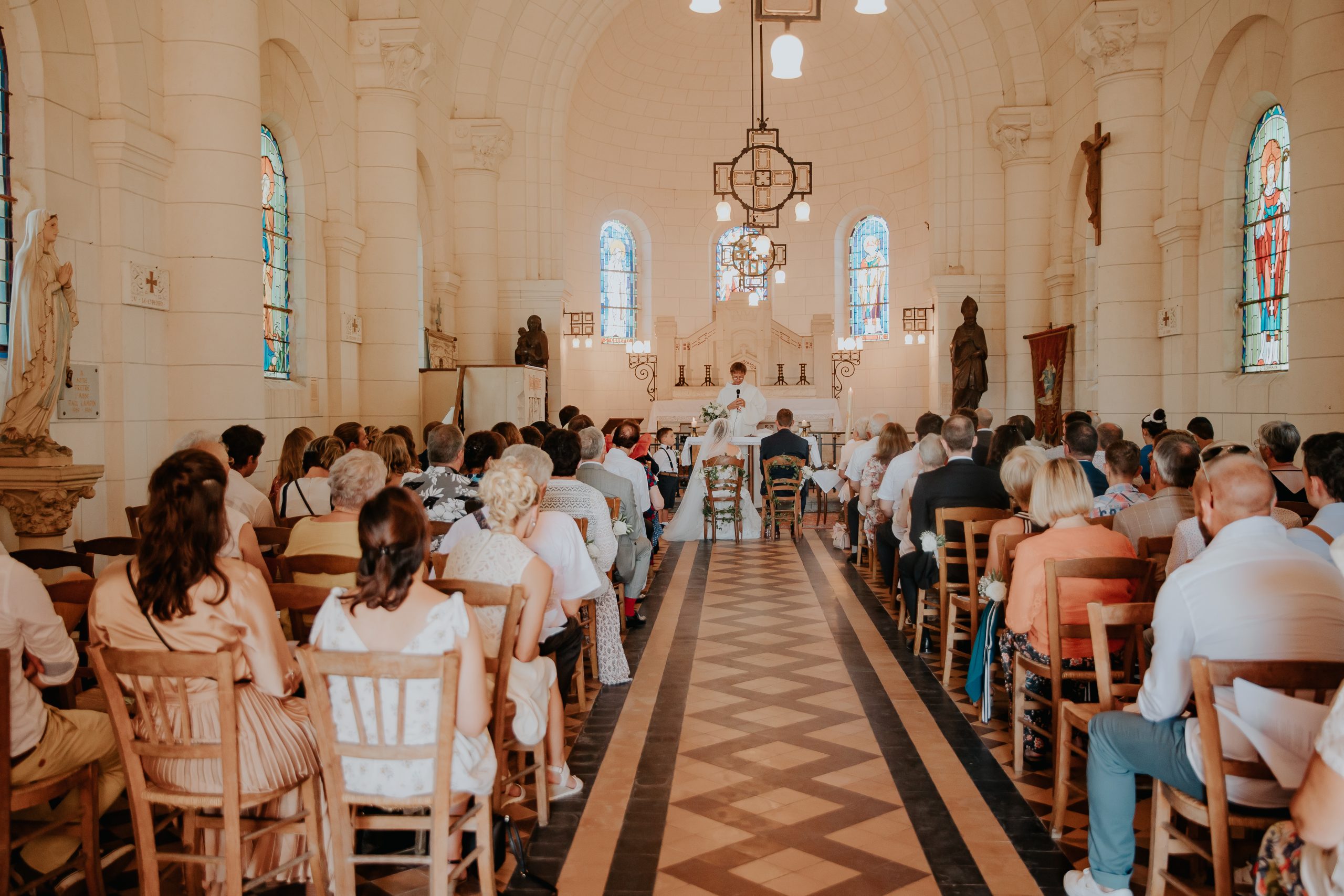 Mariage champetre a l eglise pres de Versailles - ceremonie religieuse