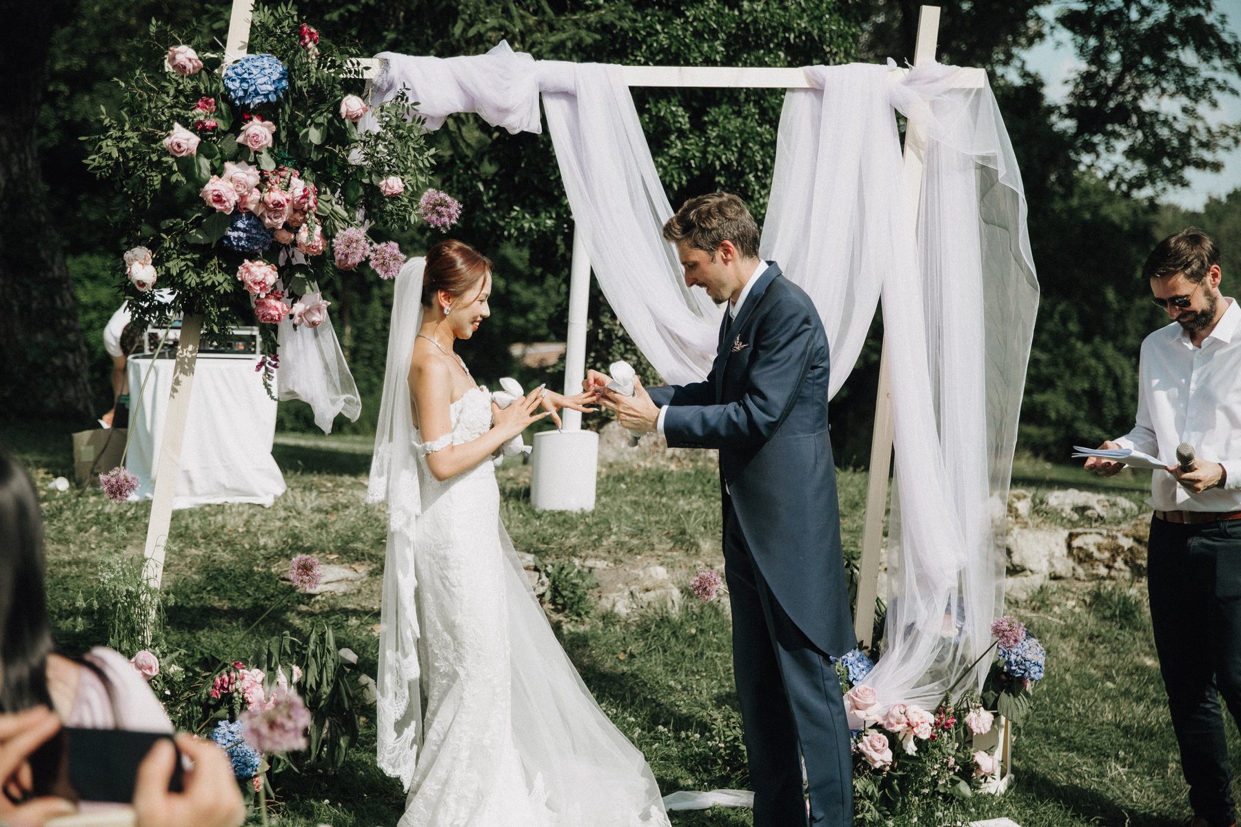 Cérémonie laïque de mariage en extérieur