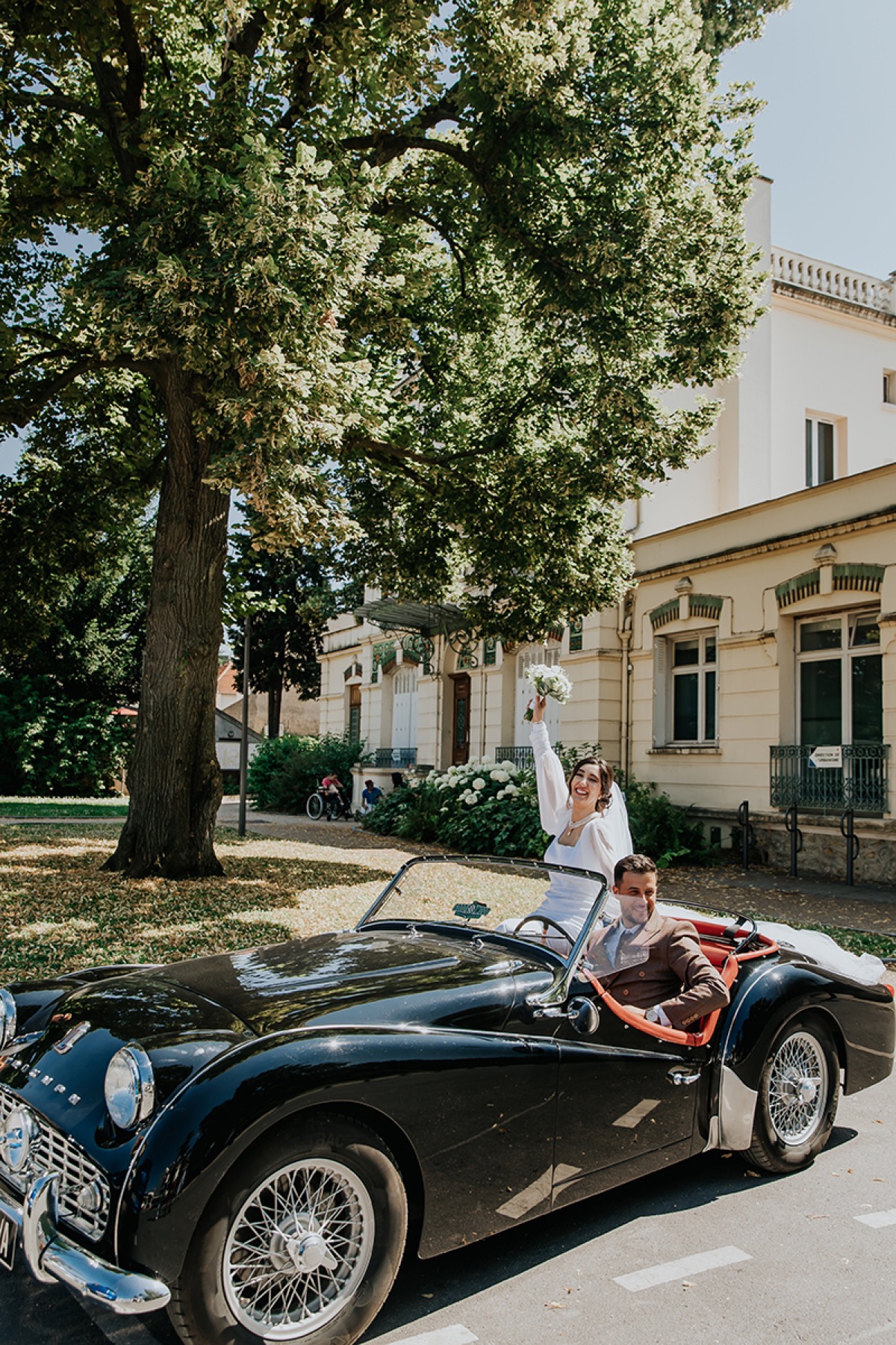 Sortie de mariage en voiture ancienne