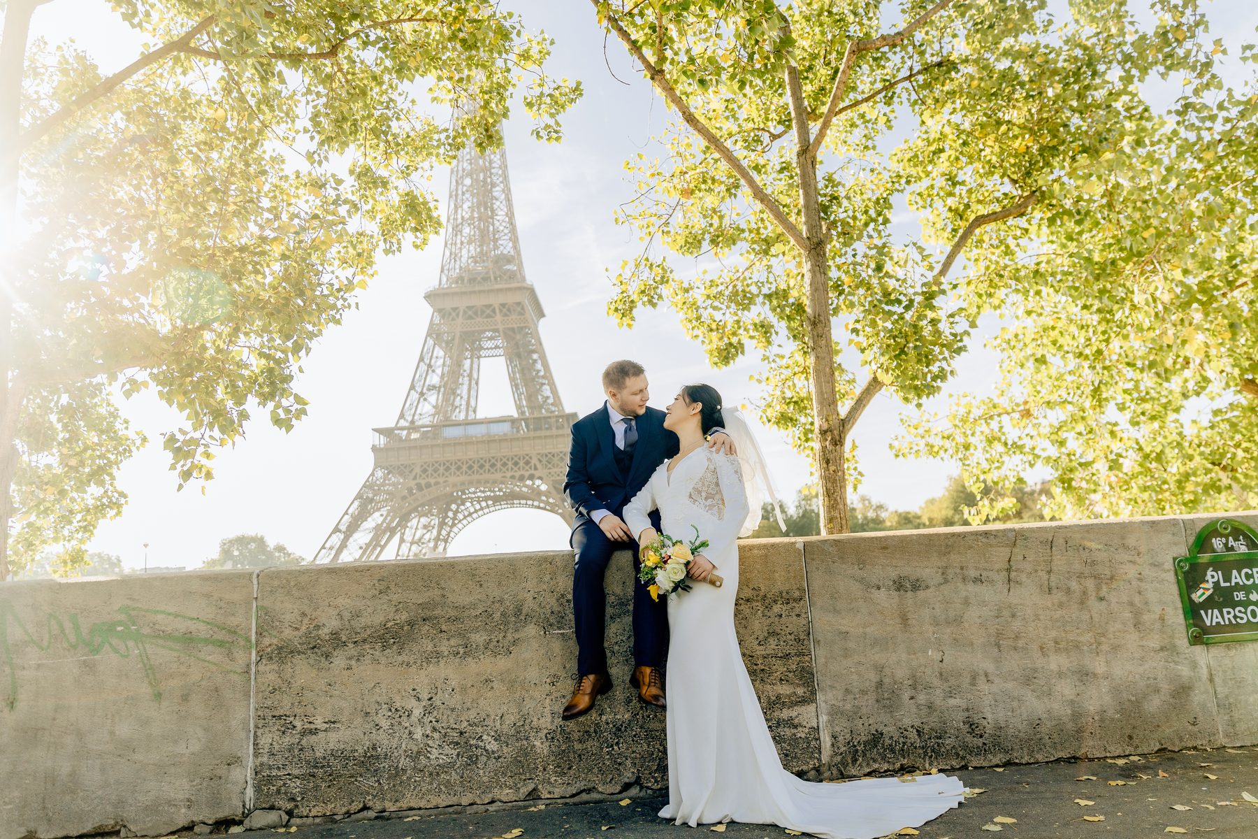 Couple photoshoot with the Eiffel Tower in Paris