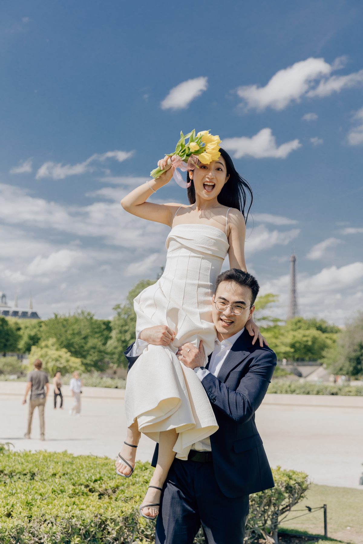 Paris street couple photography