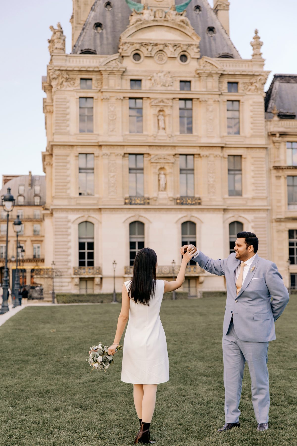 Elegant couple portraits in Paris