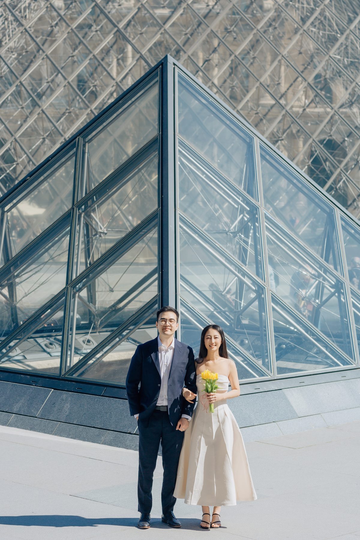 Couple anniversary photos at the Louvre Paris