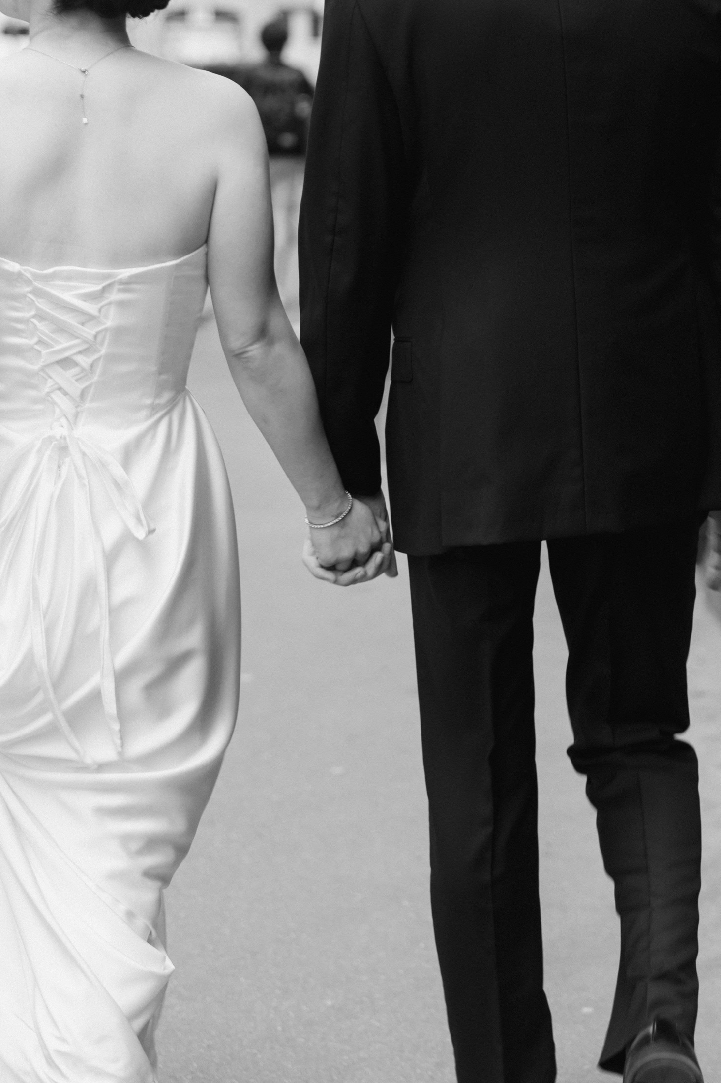 Photographe mariage Paris - échange des alliances et moment intime