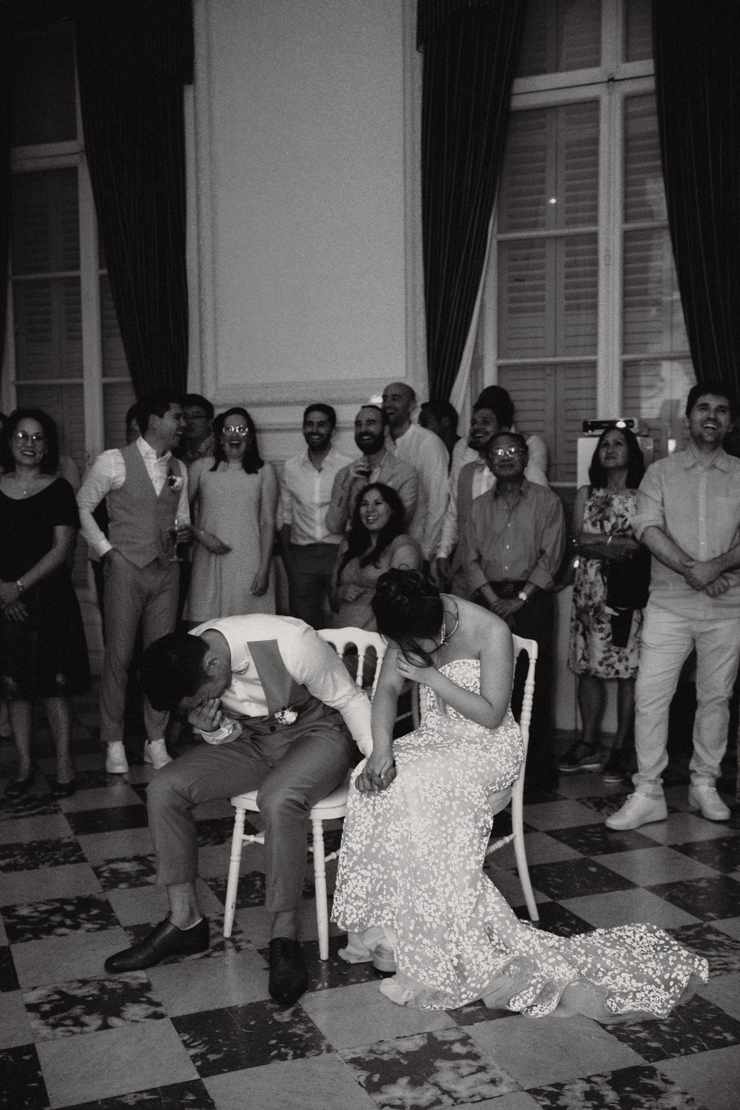 Mariage champêtre en Île-de-France - portrait de mariée sous le voile